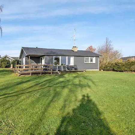 Дом отдыха Lovely In With Wifi *