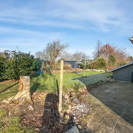 Дом отдыха Lovely In With Wifi *