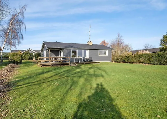 Дом отдыха Lovely In With Wifi *