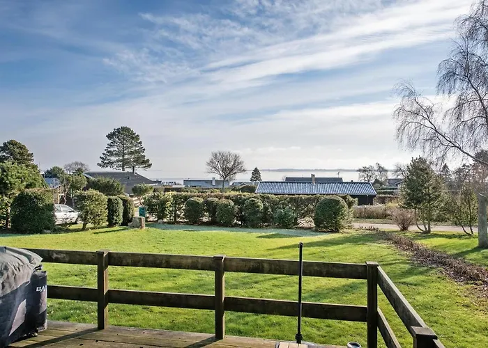 Дом отдыха Lovely In With Wifi *